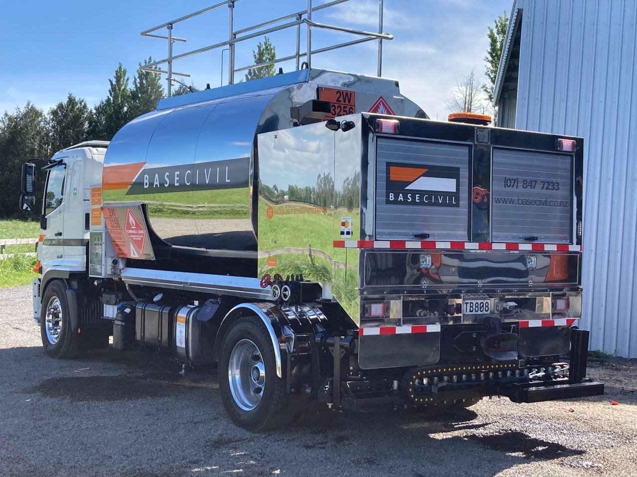 Finished specialist road-maintenance truck equipment